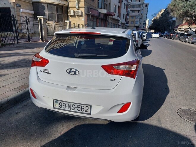 Hyundai Elantra-2