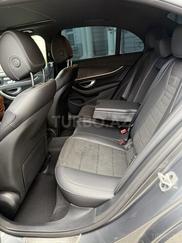Mercedes E 220 d-8
