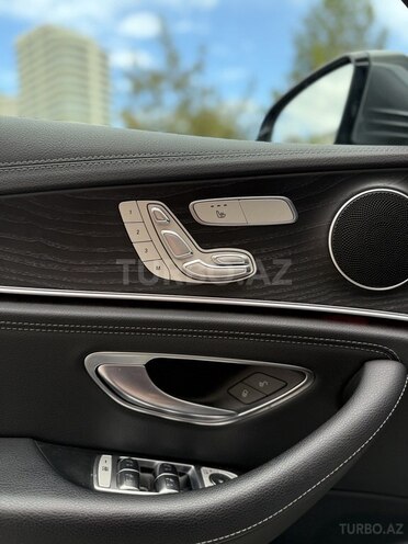 Mercedes E 220 d-7