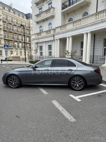 Mercedes E 220 d-3