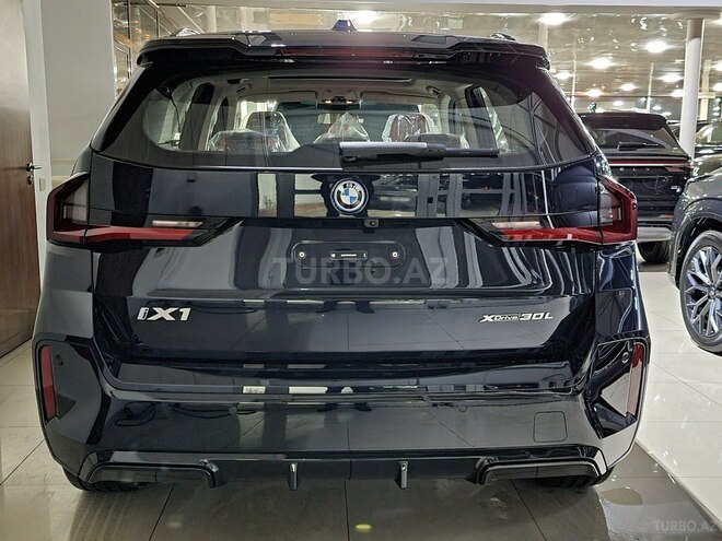 BMW iX1-17