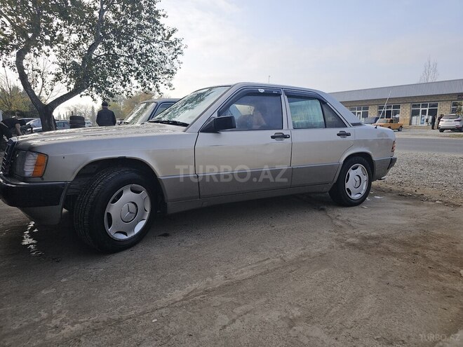 Mercedes 200 E 1989, 500,000 km - 2.0 l - Salyan