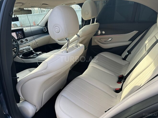 Mercedes E 300-11