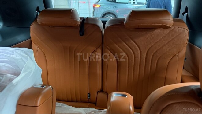 Geely Galaxy M9-16