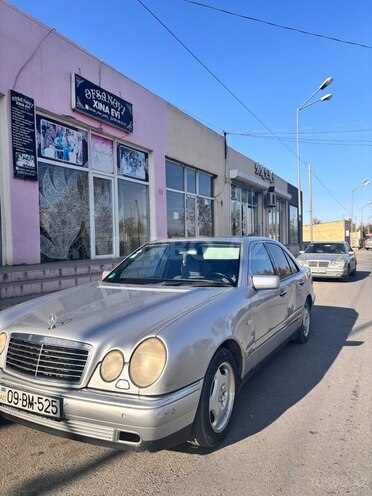 Mercedes E 320-3