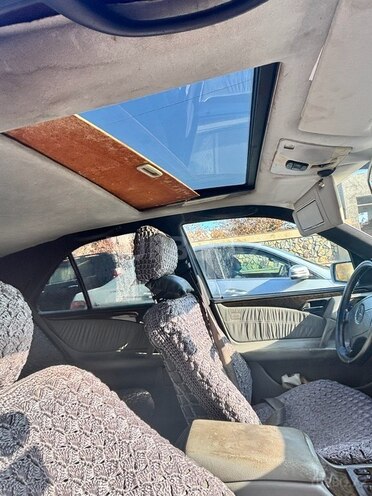 Mercedes E 320-9