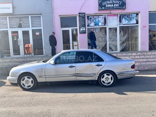 Mercedes E 320-4