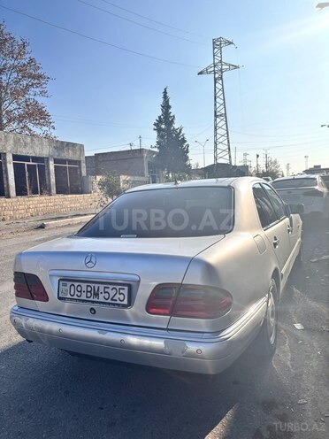 Mercedes E 320-6