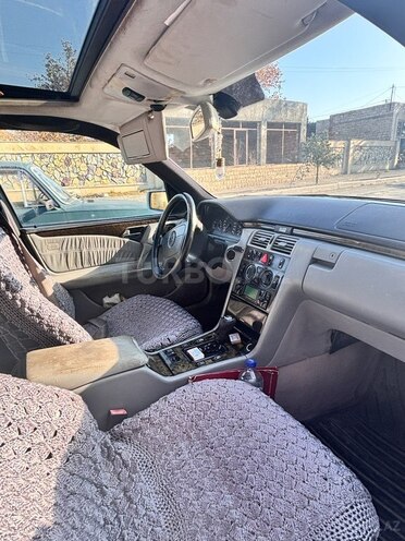 Mercedes E 320-8