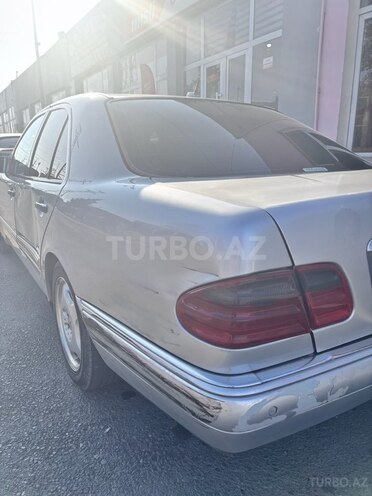 Mercedes E 320-5