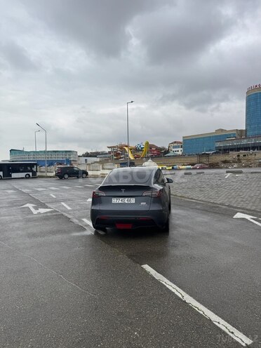 Tesla Model Y-2