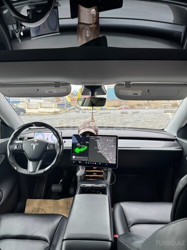 Tesla Model Y-3
