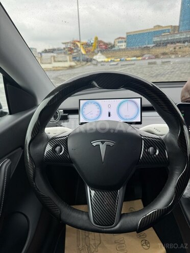 Tesla Model Y-4
