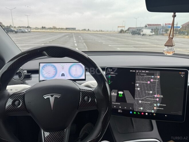 Tesla Model Y-5