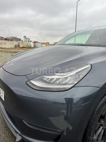 Tesla Model Y-10