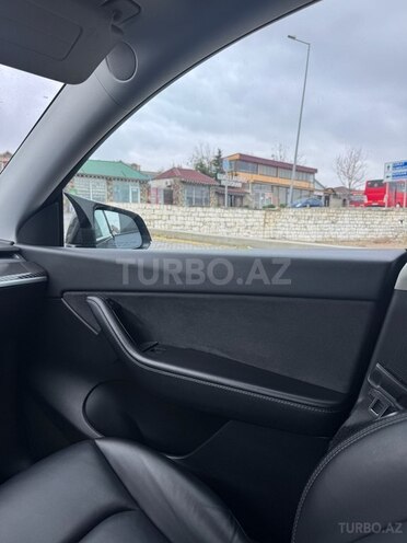 Tesla Model Y-7