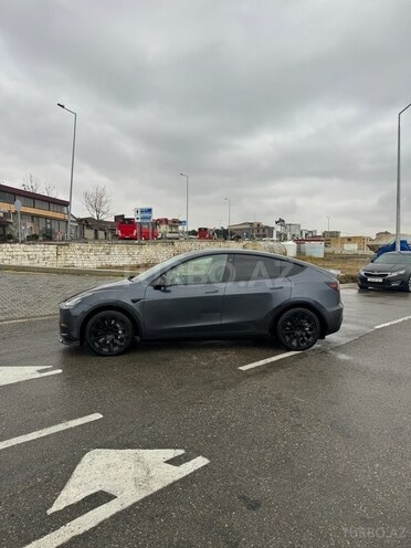Tesla Model Y-13