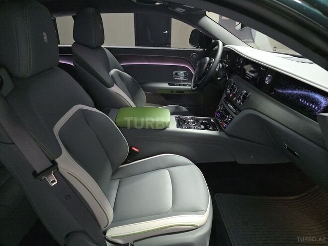 Rolls-Royce Spectre-8