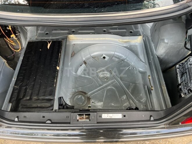Mercedes E 320 2001, 247,167 km - 3.2 l - Masallı