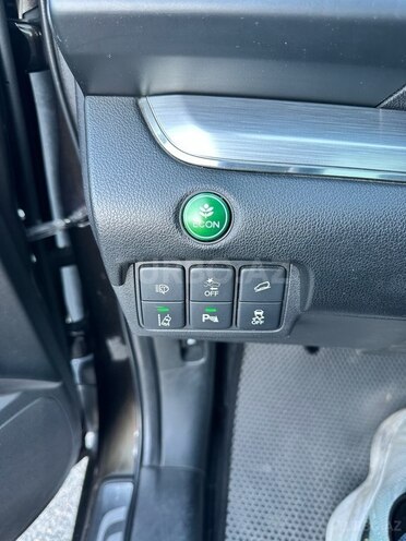 Honda CR-V-8