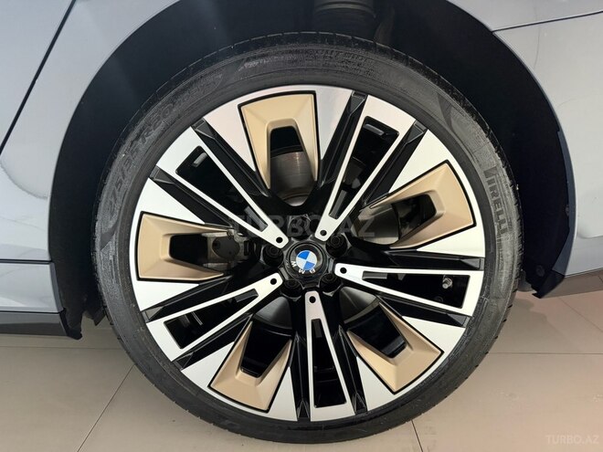 BMW i5-10