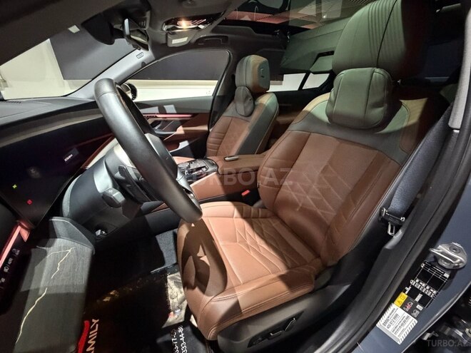 BMW i5-16