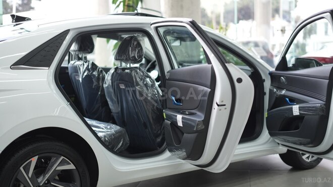 Hyundai Elantra-17