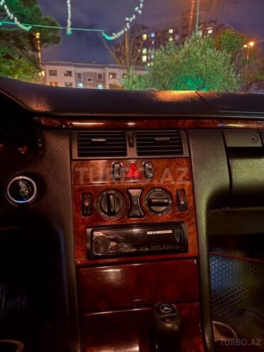Mercedes E 240 1999, 375,000 km - 2.4 l - Bakı