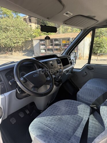 Ford Transit-8