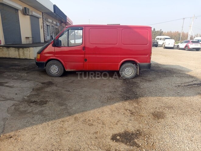 Ford Transit-4