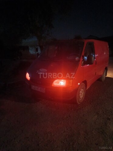 Ford Transit-9