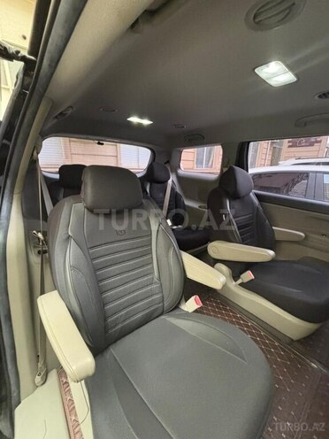 Kia Carnival-6