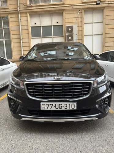 Kia Carnival-1