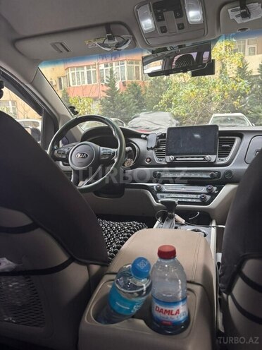 Kia Carnival-9