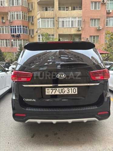 Kia Carnival-2