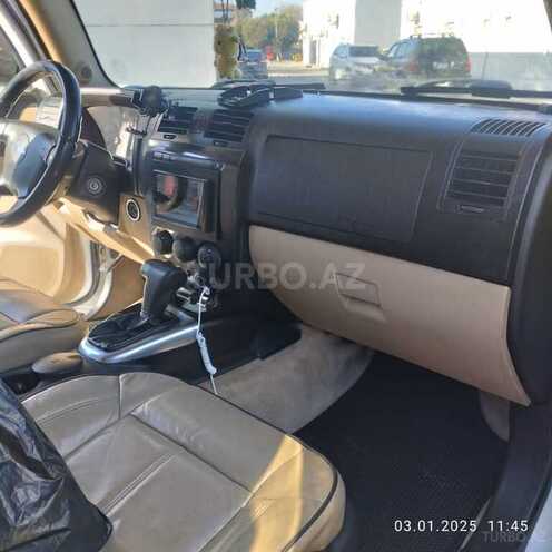 Hummer H3-9