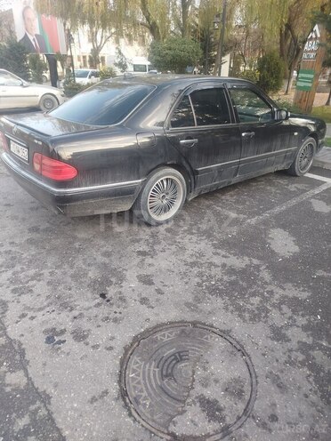 Mercedes E 320 1998, 500,000 km - 3.2 l - Quba