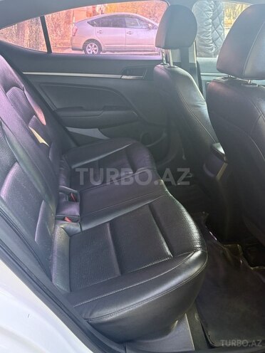 Hyundai Avante 2016, 250,000 km - 1.6 л - Bakı