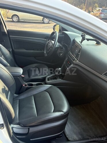 Hyundai Avante 2016, 250,000 km - 1.6 л - Bakı