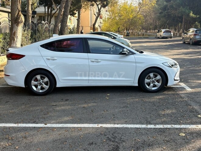 Hyundai Avante 2016, 250,000 km - 1.6 л - Bakı