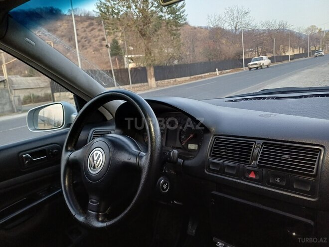 Volkswagen Golf-2