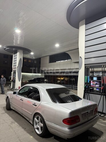 Mercedes E 240 1999, 375,000 km - 2.4 l - Bakı