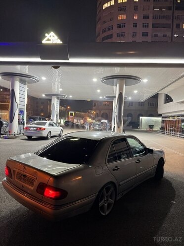 Mercedes E 240 1999, 375,000 km - 2.4 l - Bakı