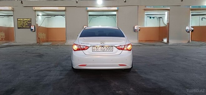 Hyundai Sonata-5
