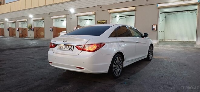 Hyundai Sonata-4