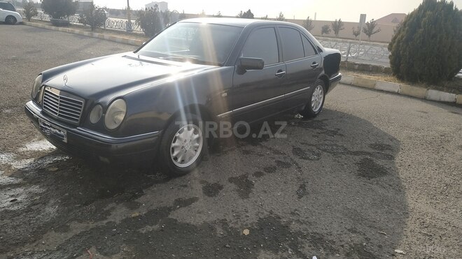 Mercedes E 240-3