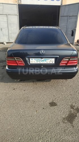 Mercedes E 240-4