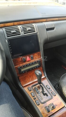 Mercedes E 240-5