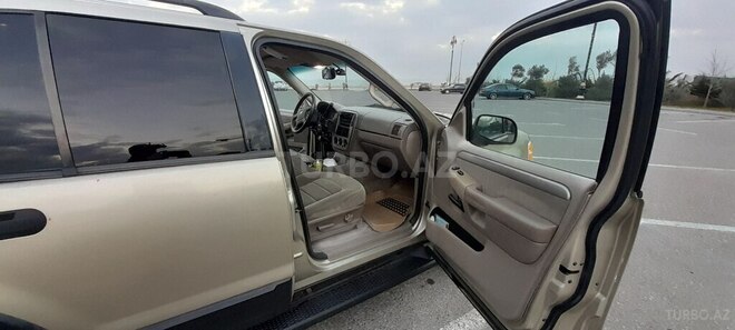 Ford Explorer-2