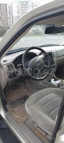Ford Explorer-8